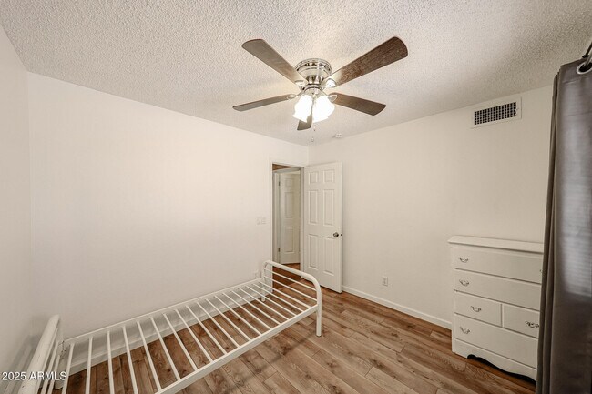 Building Photo - 5440 W Beryl Ave