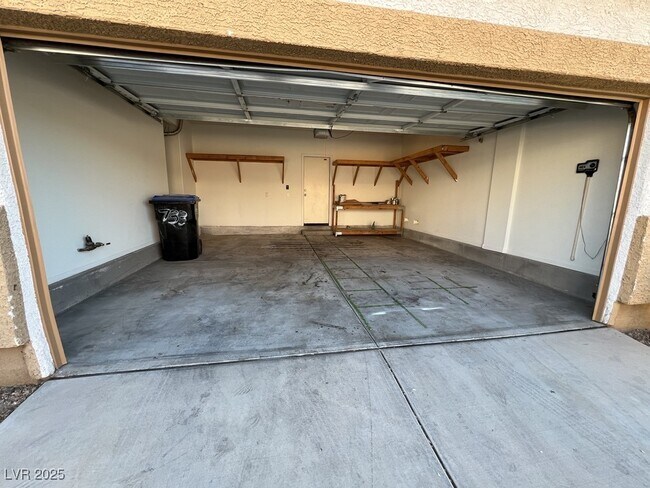 Building Photo - 733 Easter Lily Pl