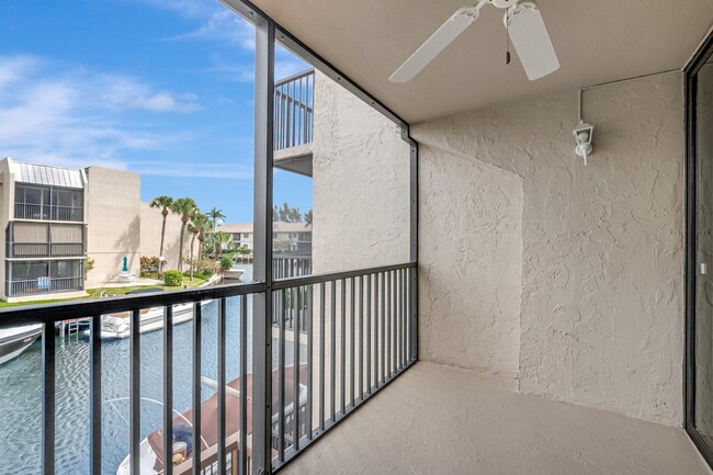 Building Photo - 6 Royal Palm Way