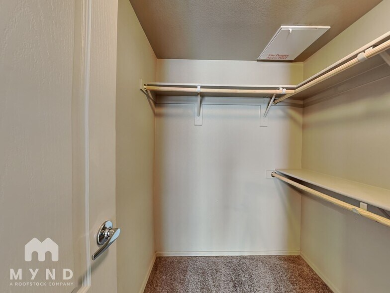 Building Photo - 280 S Evergreen Rd