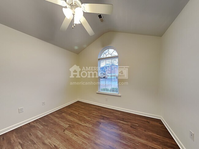 Building Photo - 16 Slow Creek Drive