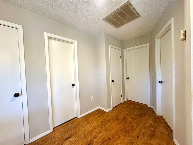 Building Photo - 4 Bedroom/ 2.5 Bathroom Home in Tanglewood...