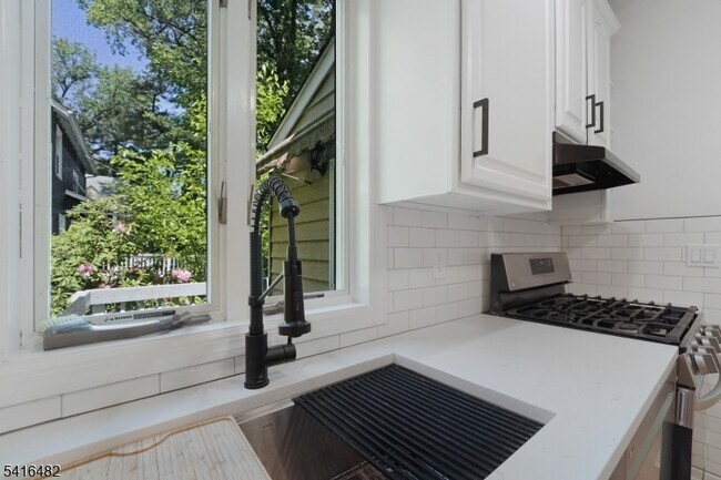 Building Photo - 36 Dunnell Rd