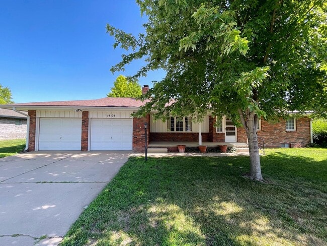 Building Photo - Comfortable 3 Bedroom 2 Bath House in Beau...