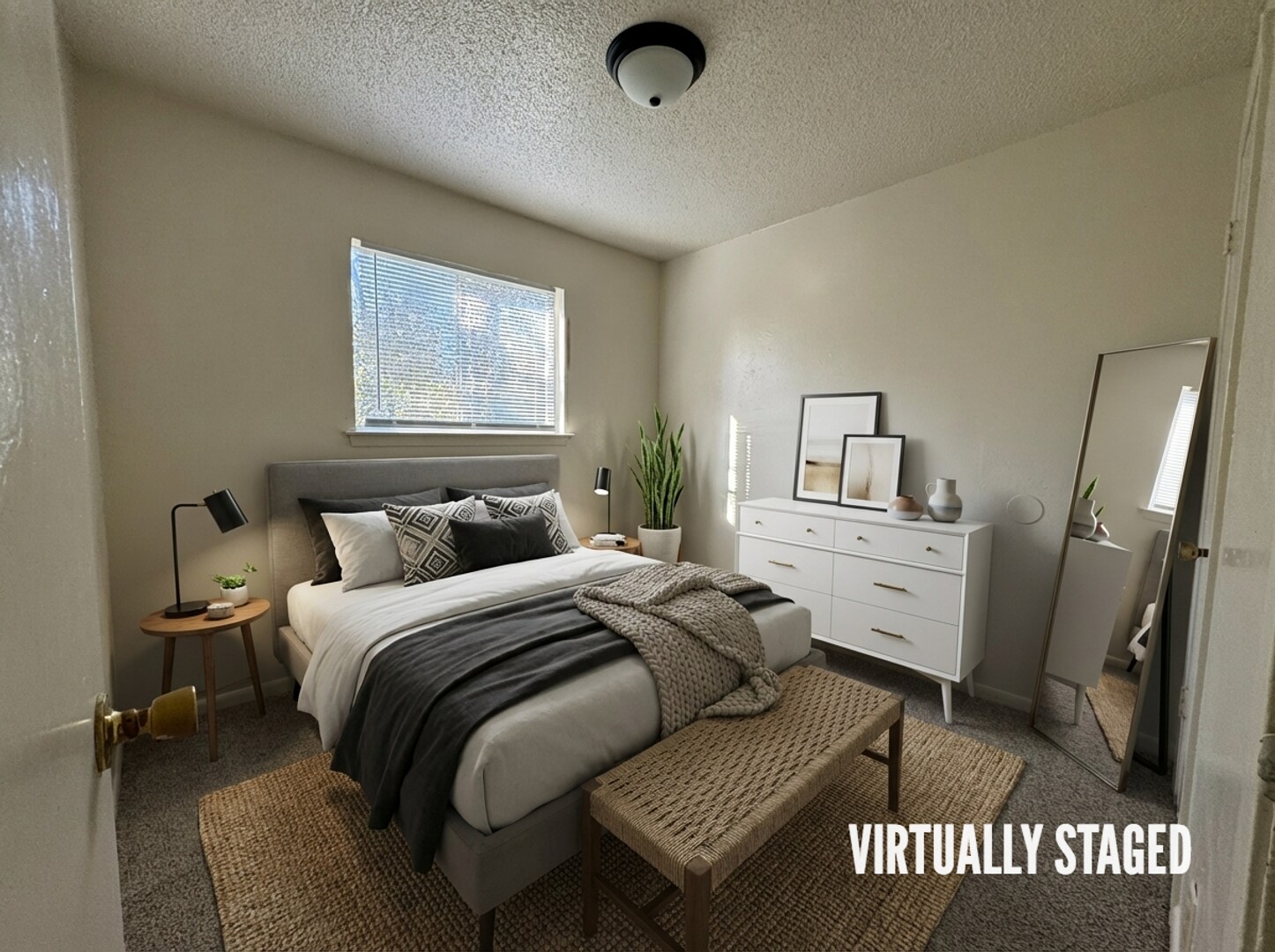 Building Photo - 228 Hold St