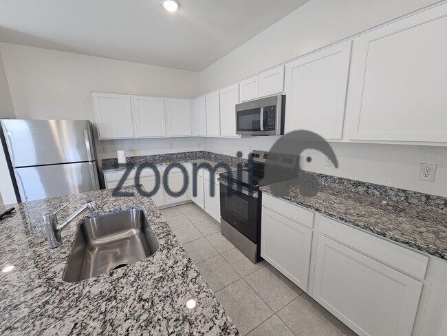 Building Photo - BEAUTIFUL HOME 4 BEDROOMS 3 BATHS!