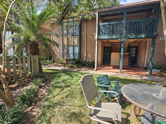 Building Photo - 8287 Kingsbrook Rd