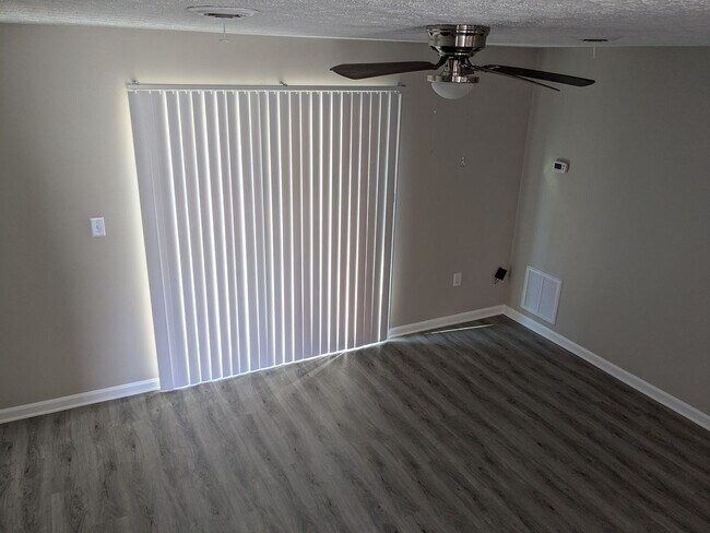 Building Photo - Beautiful 3 Bedroom, 2.5 Bathroom Condo