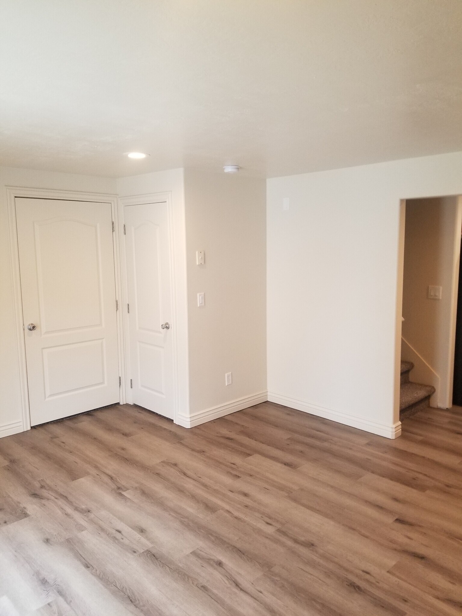 Livingroom 2 - 39 N Archmore St