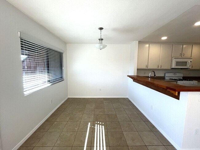 Building Photo - 2556 Ocean Cove Dr