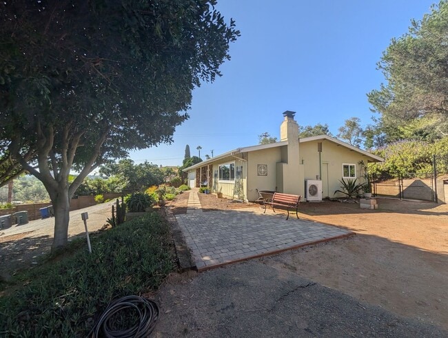 Building Photo - Great 3 Bedroom Ranch Style Home in North ...