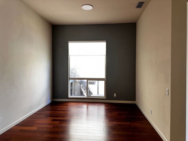 Building Photo - Spacious 3BR, 2BA with Solar and Modern Up...