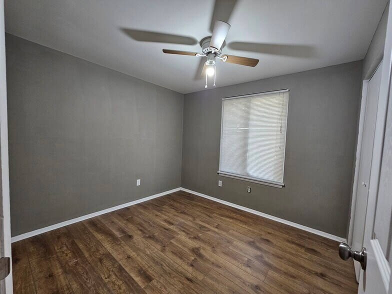 Building Photo - 182 Forestview Cir