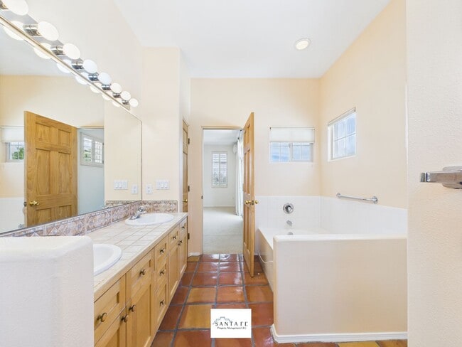Building Photo - Two Story Home in Desirable Subdivision
