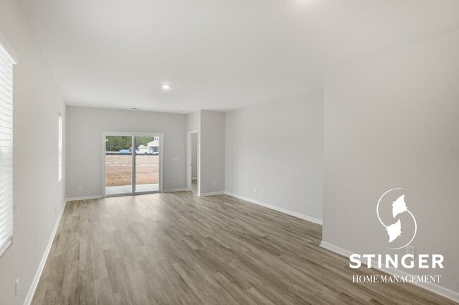 Building Photo - 585 Dreher Dr