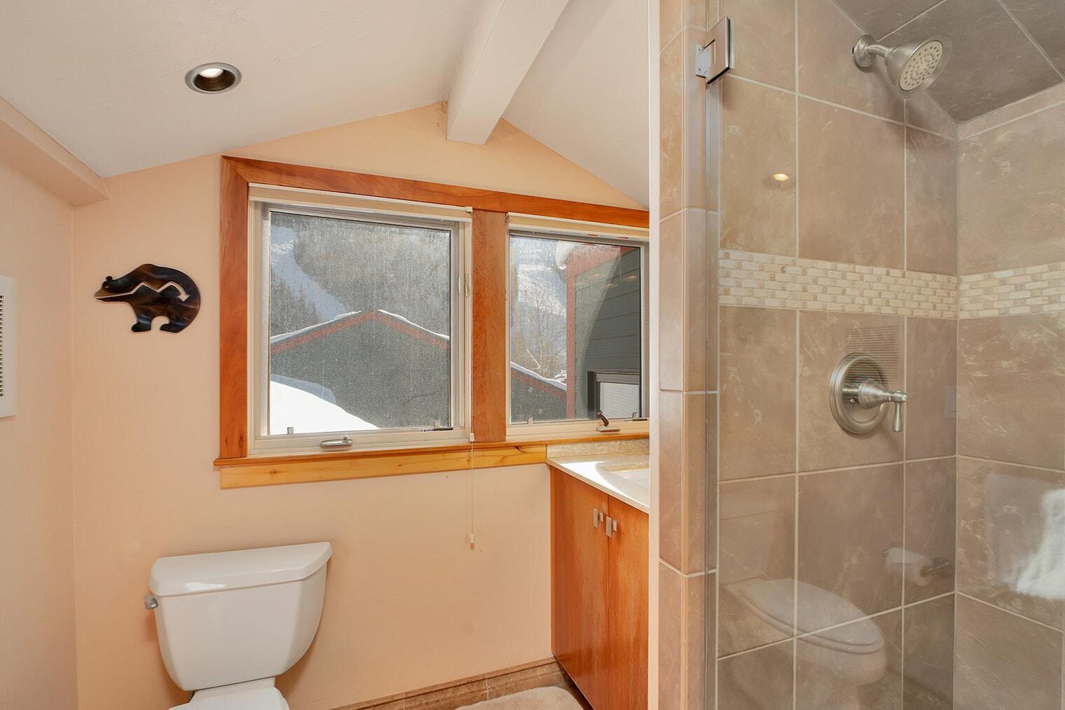 Building Photo - 747 W Pacific Ave