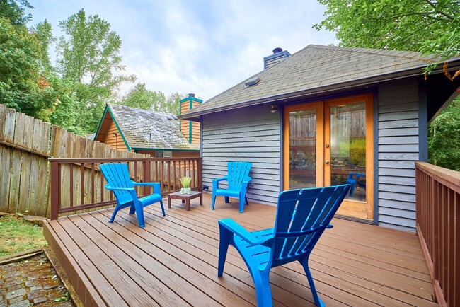 Building Photo - Delightful 3 bedroom home near Matthews Be...