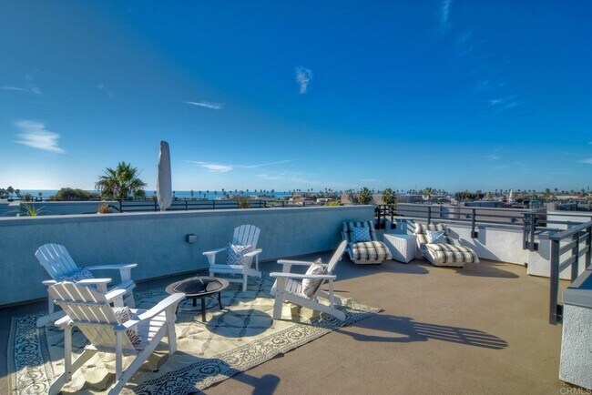 Building Photo - Downtown Oceanside Condo with pool and roo...
