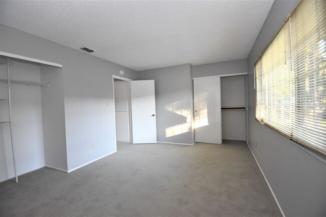 Building Photo - 8744 Woodman Way
