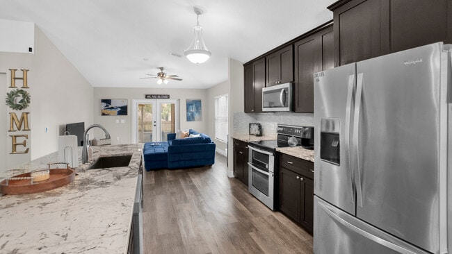 Building Photo - 631 Doe Cove Pl