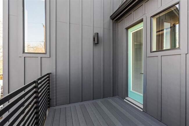 Building Photo - 1719 Bluebonnet Ln