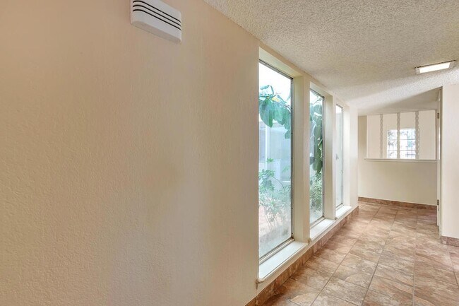 Building Photo - 301 Los Nietos Ct