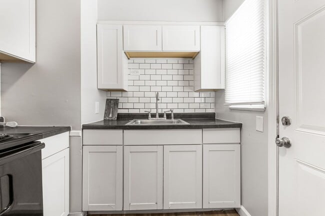 Building Photo - 388 S Powell Ave