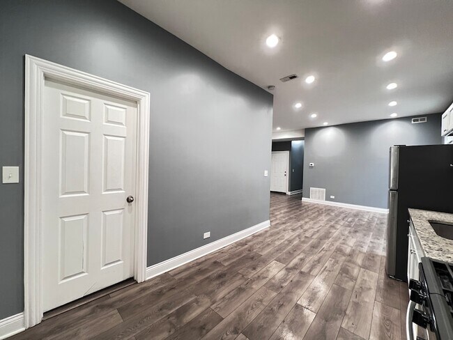 Building Photo - 7057 S Normal Blvd