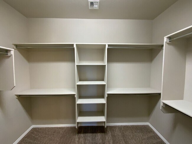 Building Photo - Recent Construction Luxury 4 Bedroom Home Available Near 528 / 550 in Rio Rancho!