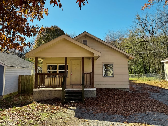 Building Photo - 3 Bedroom East Ridge House