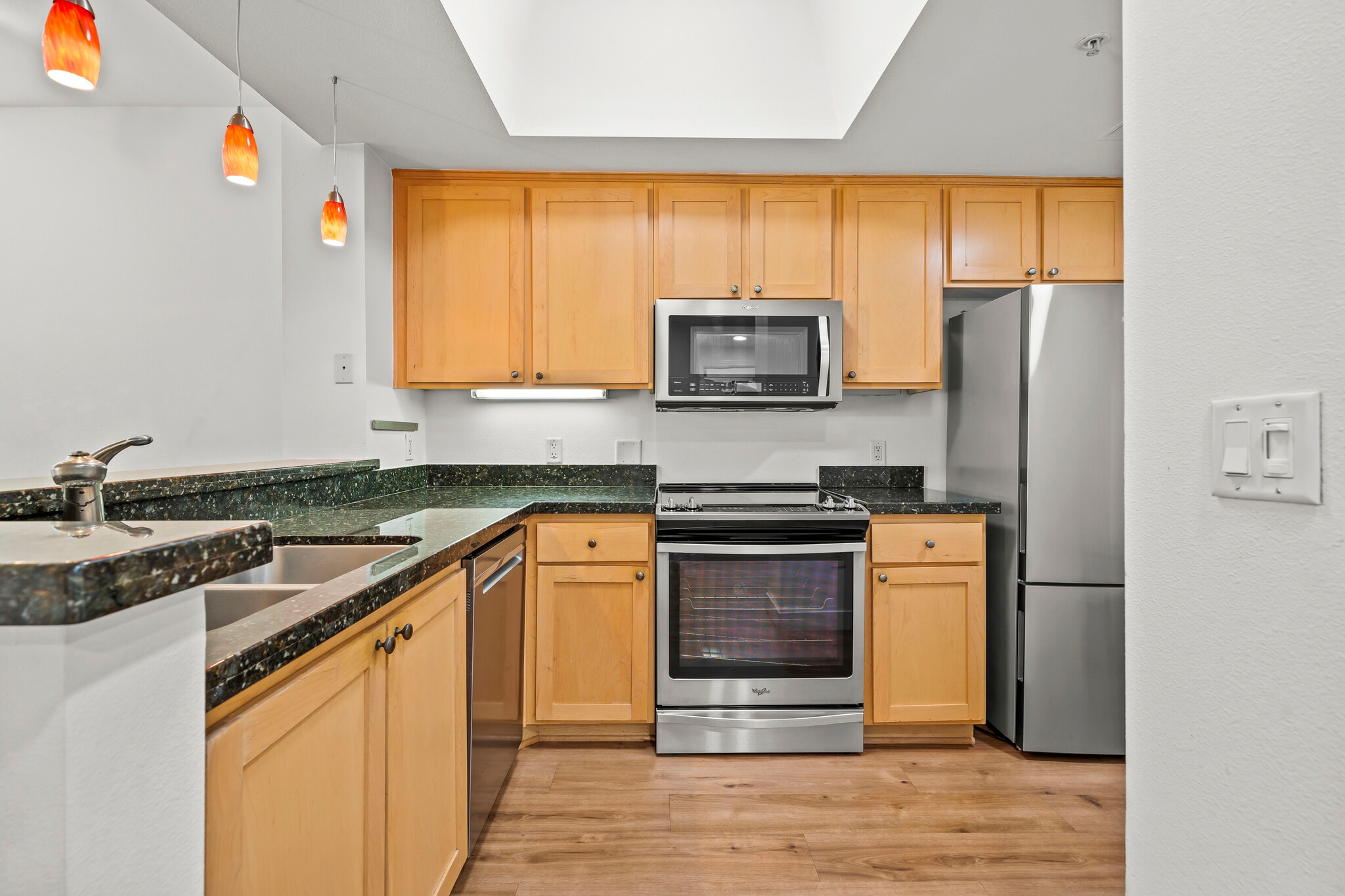 Building Photo - 2400 5Th Ave