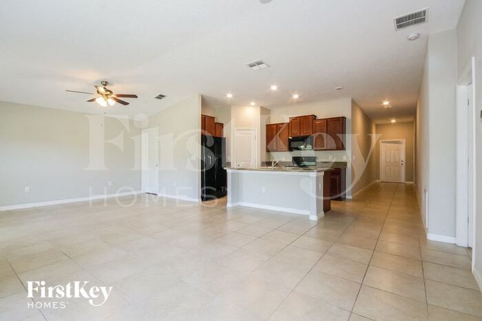 Building Photo - 9637 Sage Creek Dr