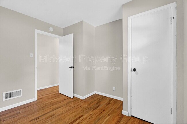 Building Photo - 710 Tyson Dr