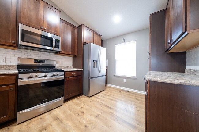 Building Photo - 15141 Emory Cir