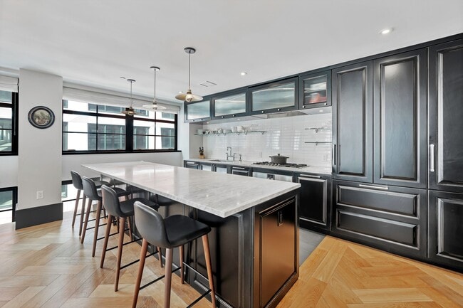 Building Photo - 51 Jay St