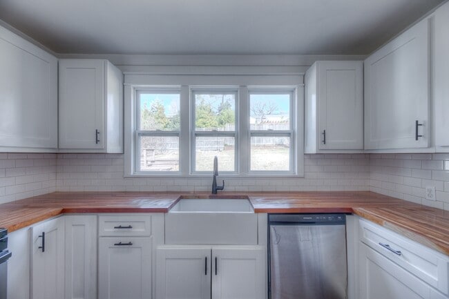 Building Photo - 1223 E 31st St