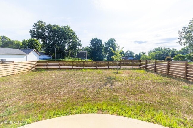 Building Photo - 205 Kingwood Rd