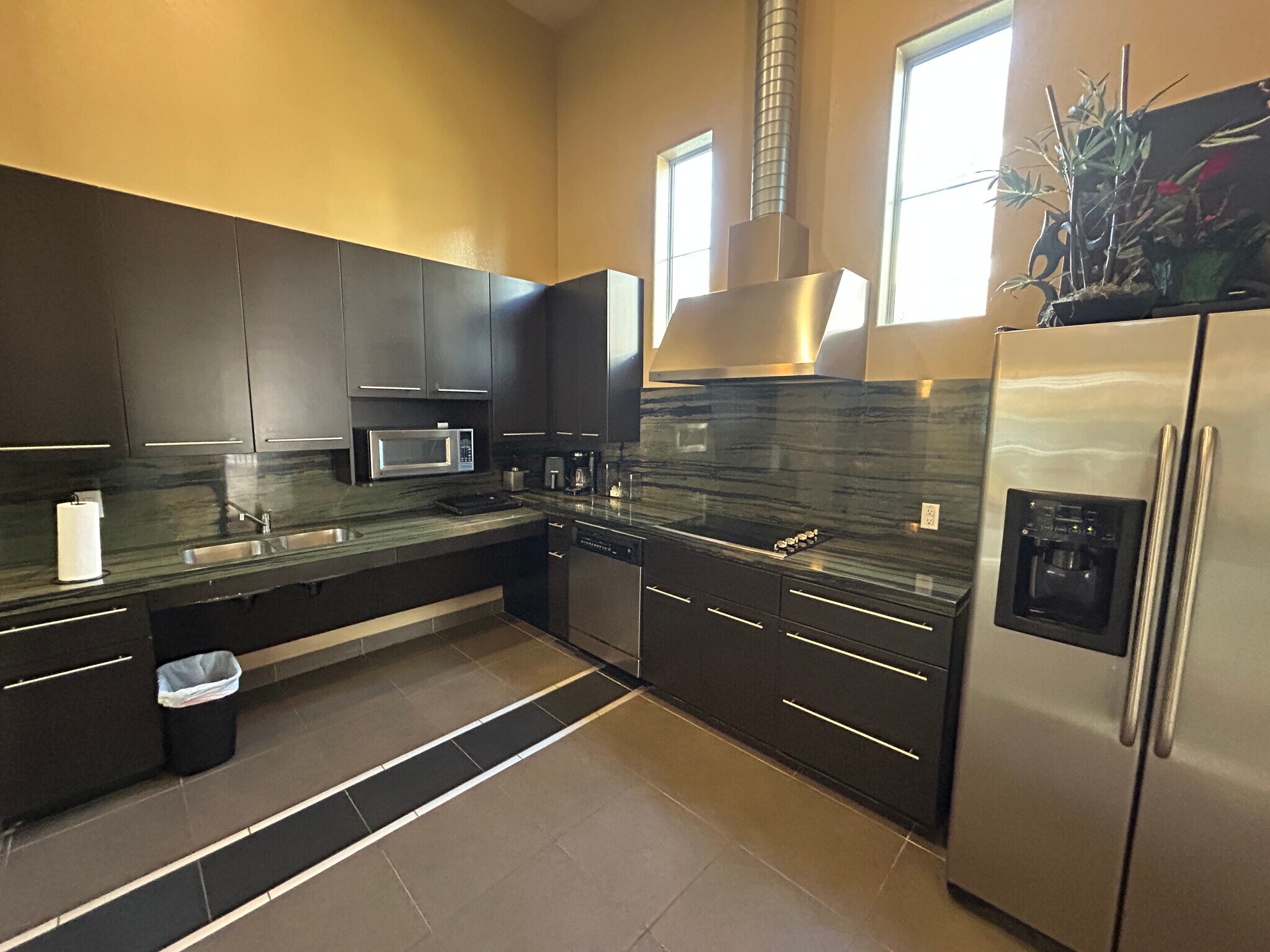 Building Photo - 6605 N 93rd Ave