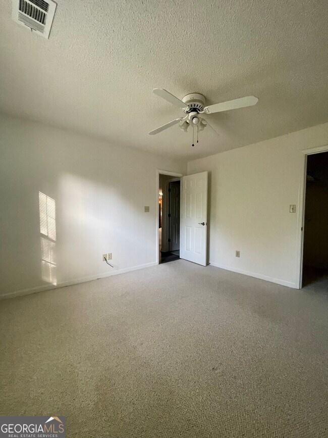 Building Photo - 102 Ridgestone Ct