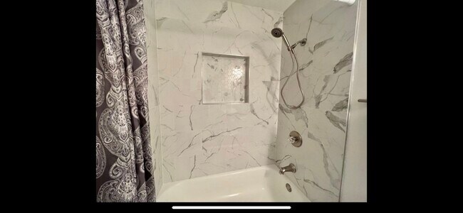 Building Photo - 619 Sandalwood Dr