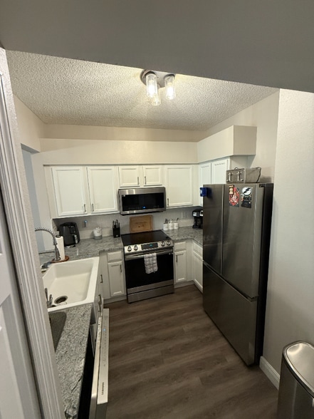 Building Photo - 18133 Paradise Point Dr