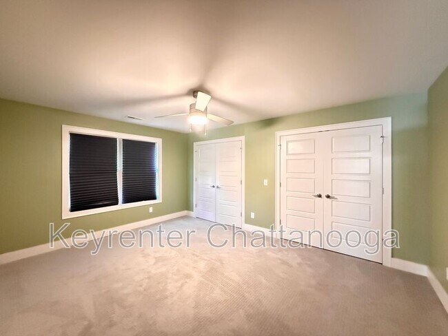 Building Photo - 8925 Pine Ridge Rd