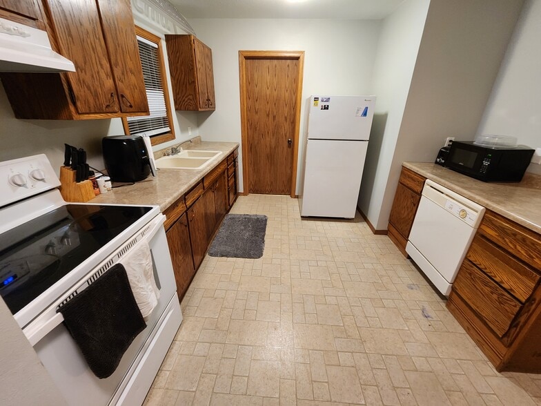 Kitchen - 511 10th St SE