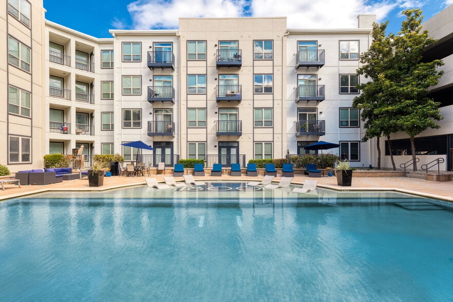 Primary Photo - 1800 Broadway