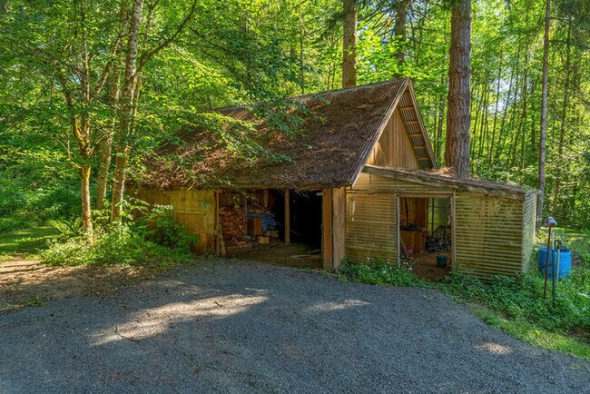 Building Photo - BEAUTIFUL UPDATED RAMBLER WITH LARGE GARGE