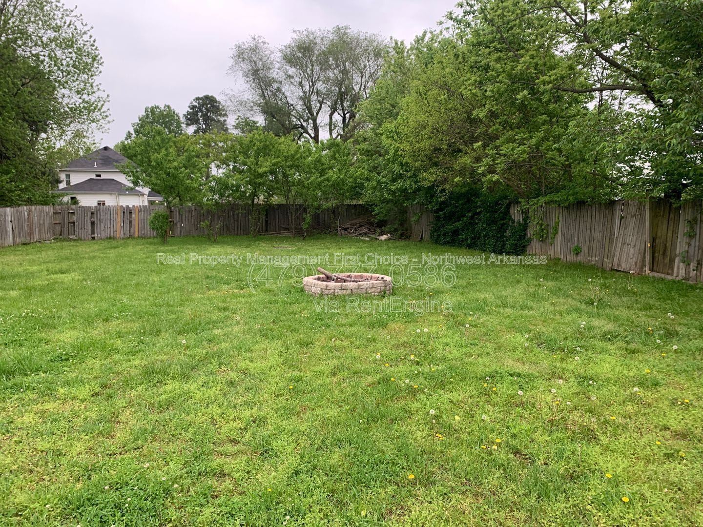 Building Photo - 509 E Pinion St