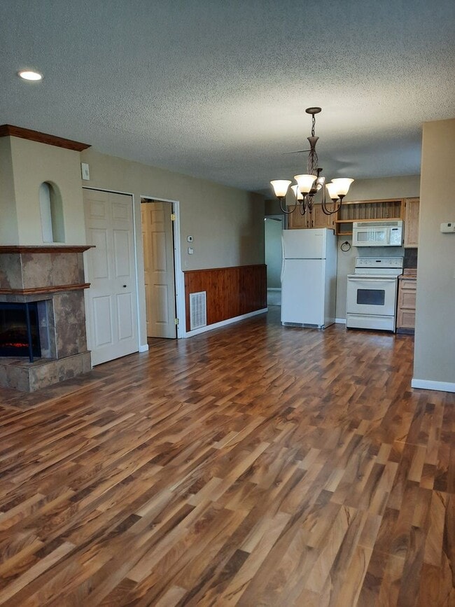 Building Photo - 3 BED | 1 BATH | SINGLE GARAGE | SOUTH
