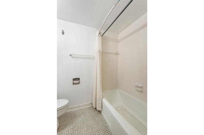 Building Photo - 350 E 62nd St
