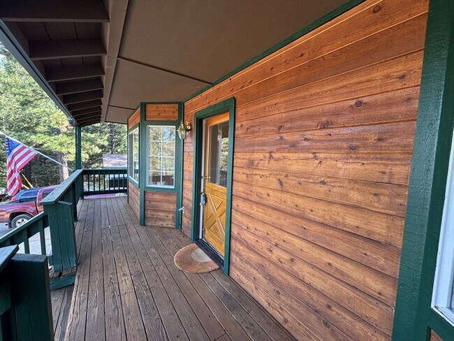 Building Photo - Freshly remodeled home in Pleasant Valley with private yard for rent!