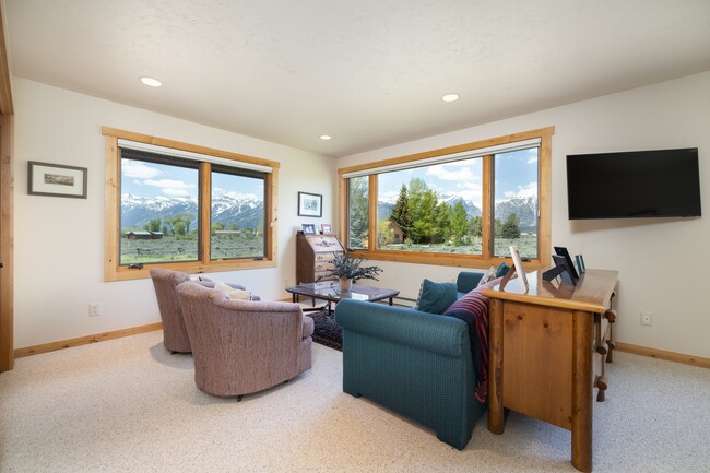 Building Photo - 8225 N Spring Gulch Rd